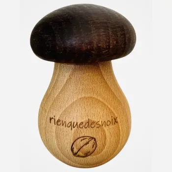 Casse Noix Gravé en Bois de Hêtre