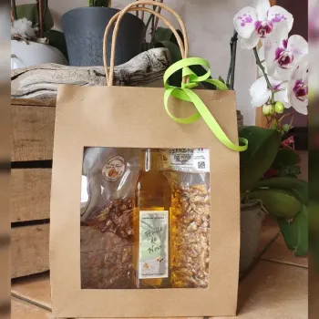 Coffret 200g de noix décortiquées (cerneaux), 200g d'Apéri'Drômois et 1 bouteille d’huile de noix de 25cl