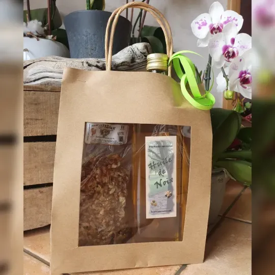 Coffret 200g de noix décortiquées (cerneaux) et 1 bouteille d’huile de noix de 75cl