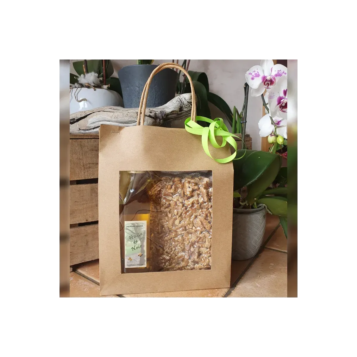 Coffret 500g de noix décortiquées (cerneaux) et 1 bouteille d’huile de noix de 50cl