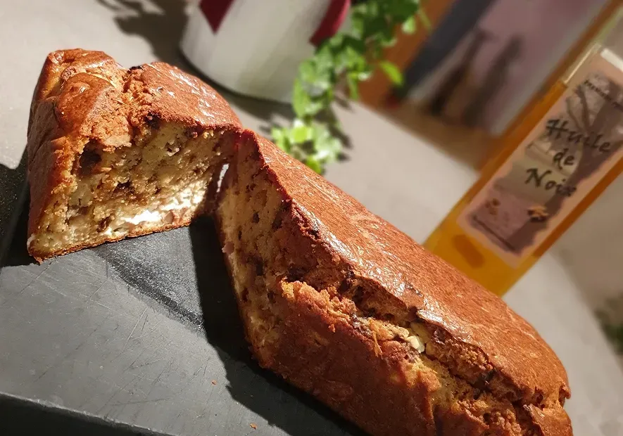 Cake au fromage de chèvre, noix et oignons caramélisés