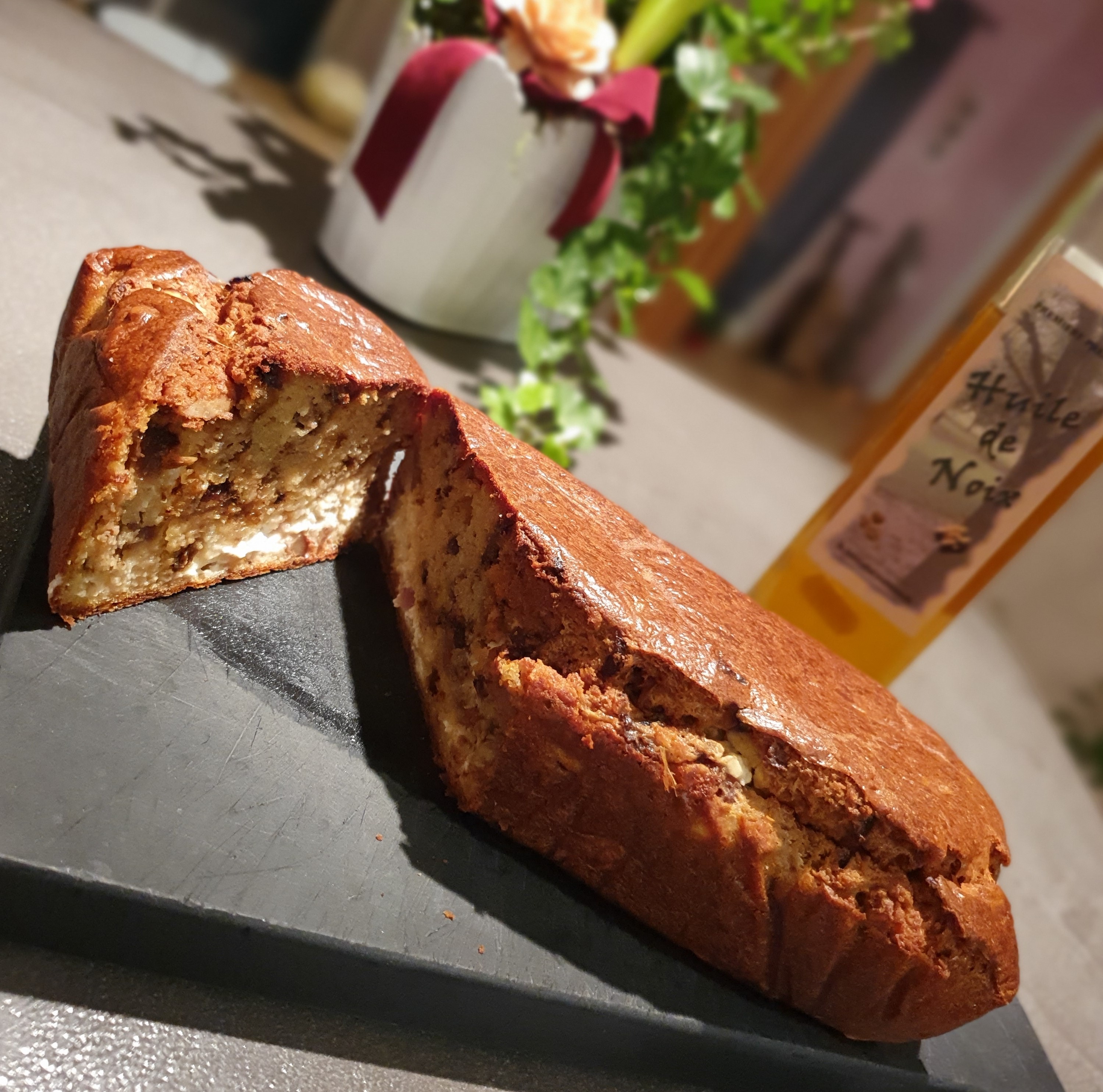 Cake au fromage de chèvre, noix et oignons caramélisés